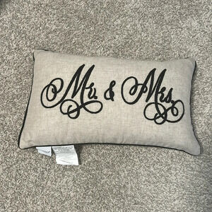 Mr & Mrs pillow